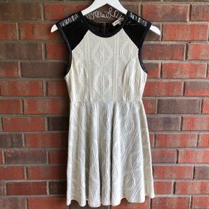 🔴 Dress Monteau Black and Cream Lace Size M